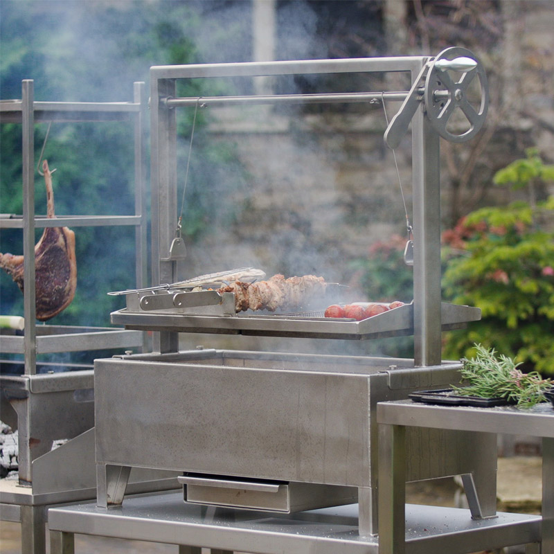 RSZ Lifestyle GrillBox_0151_Charcoal Stills 40.jpg